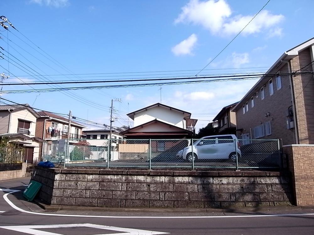 Local photos, including front road. Local (12 May 2012) shooting