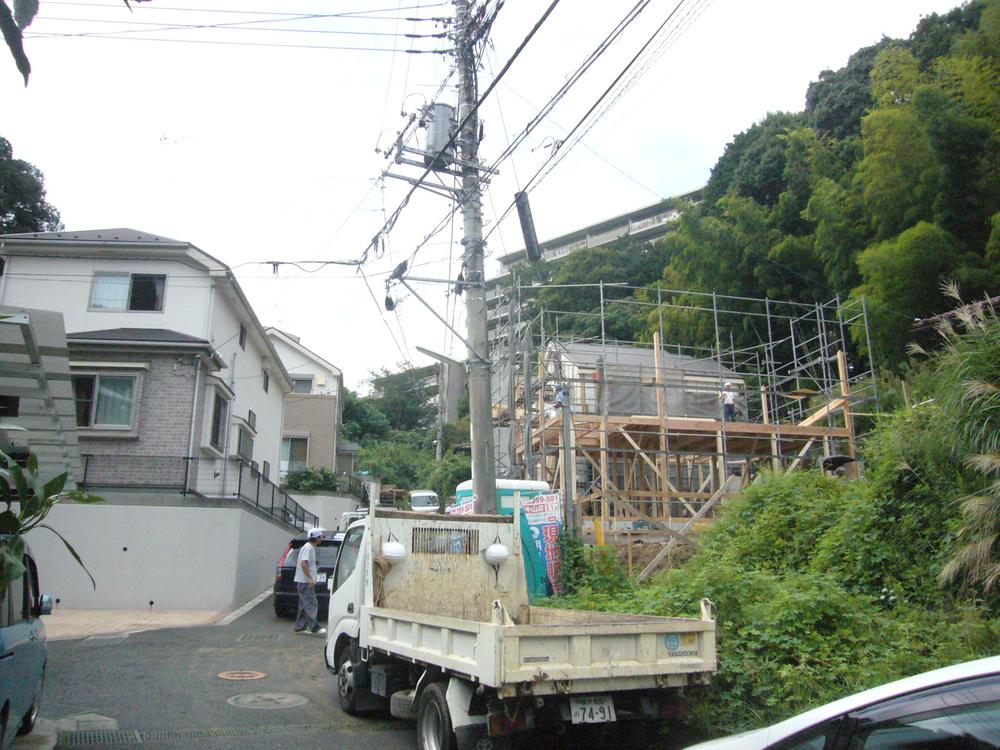 Local photos, including front road. Construction vehicles There are a lot. Tour is recommended Sunday Jiujiang often. September 10, 2013 shooting