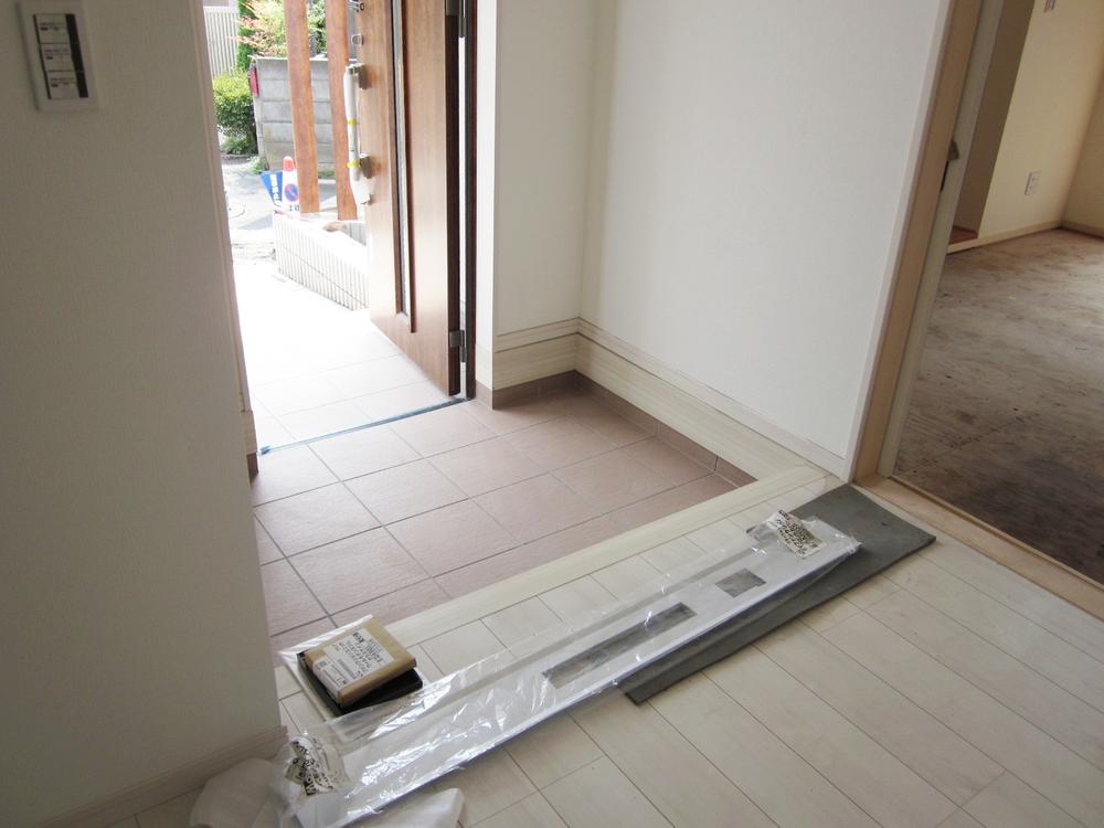 Entrance. Local (August 2013) Shooting