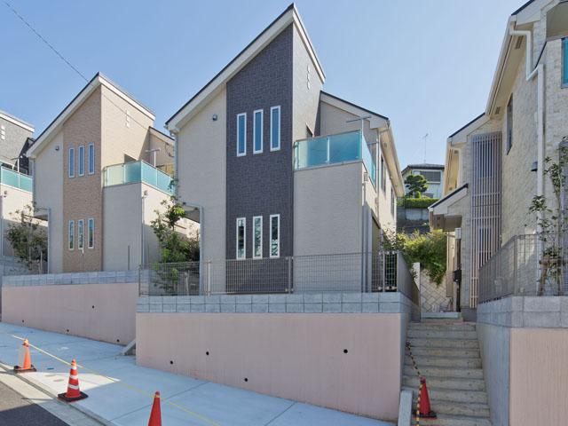 Local appearance photo. Local (11 May 2013) Shooting