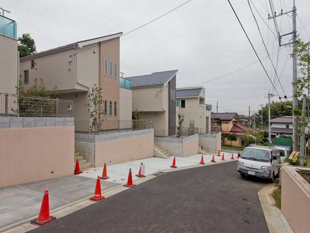 Local photos, including front road. Local (11 May 2013) Shooting