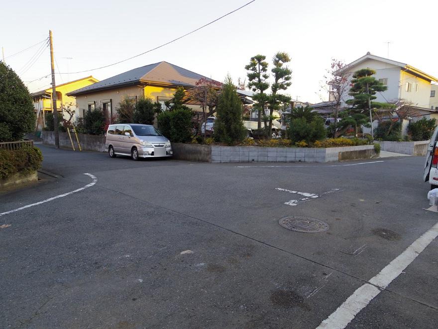 Local photos, including front road. Local (11 May 2013) Shooting