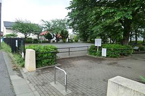 The peripheral local, East kindergarten, Kurotaki kindergarten (about 770m), Lintel nursery school (about 500m), Yokohama Municipal lintel Elementary School, Since the educational facilities, such as Yokohama Tatsuhigashi lintel junior high school has been enhanced, It is recommended for child-rearing family. Such vantage lush Higashihongo first parks and lintel fifth park (about 490m), Also glad there is a children freely play park. At the time of when or illness the family were injured in, Since the 8-minute walk there is a Makino Memorial Hospital, It also safe when If the. Daily shopping, There is a grocery and household goods is rich Daiei lintel shop. Grocery ・ Drug ・ Pet Supplies ・ the expendables ・ 1 cosmetics are aligned, Second floor until 23:00. Gentleman ・ Woman ・ Children clothing ・ Fashion accessories, Convenience goods ・ Stationery ・ bedding ・ Interior goods ・ Home appliances ・ Book ・ There is a fairground 3, Since the fourth floor is open until 22:00, It is convenient because you can stop by Otsutome way home. Also, From JR kamoi station north exit available is a free shuttle bus "LaLaport Yokohama" is, fashion, interior, Houseware, Gourmet & Foods, service ・ Shopping mall culture and enjoy. Buying and eating, TOHO Cinemas, etc. Watch the movie, Let's go out with the family on weekends.