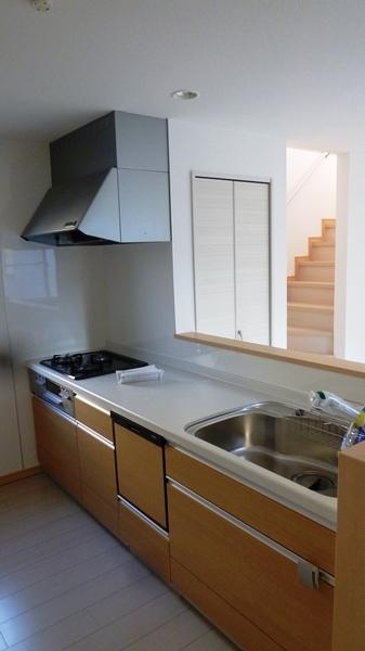 Kitchen. 4 Building Kitchen (December 13, 2013) Shooting It was room complete. Guests visit.