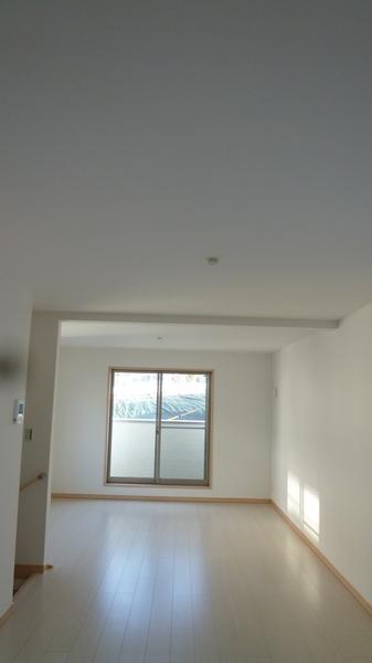 Living. 4 Building Living (December 13, 2013) Shooting It was room complete. Guests visit.