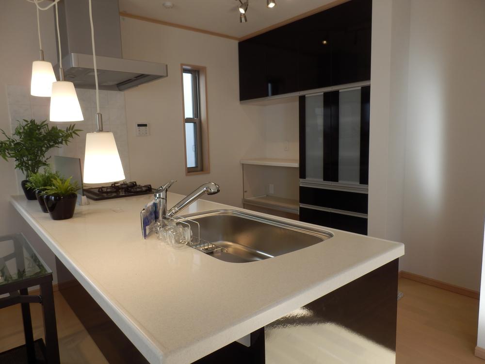 Kitchen. Open-minded Benin Shura kitchen!