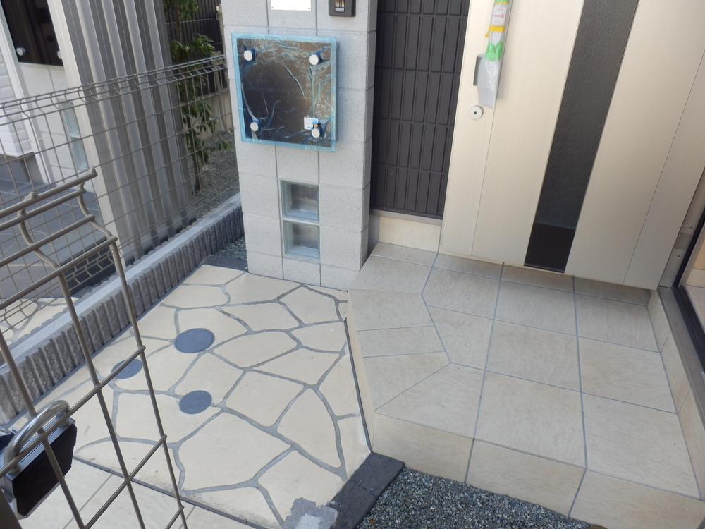 Entrance. Local (12 May 2013) Shooting