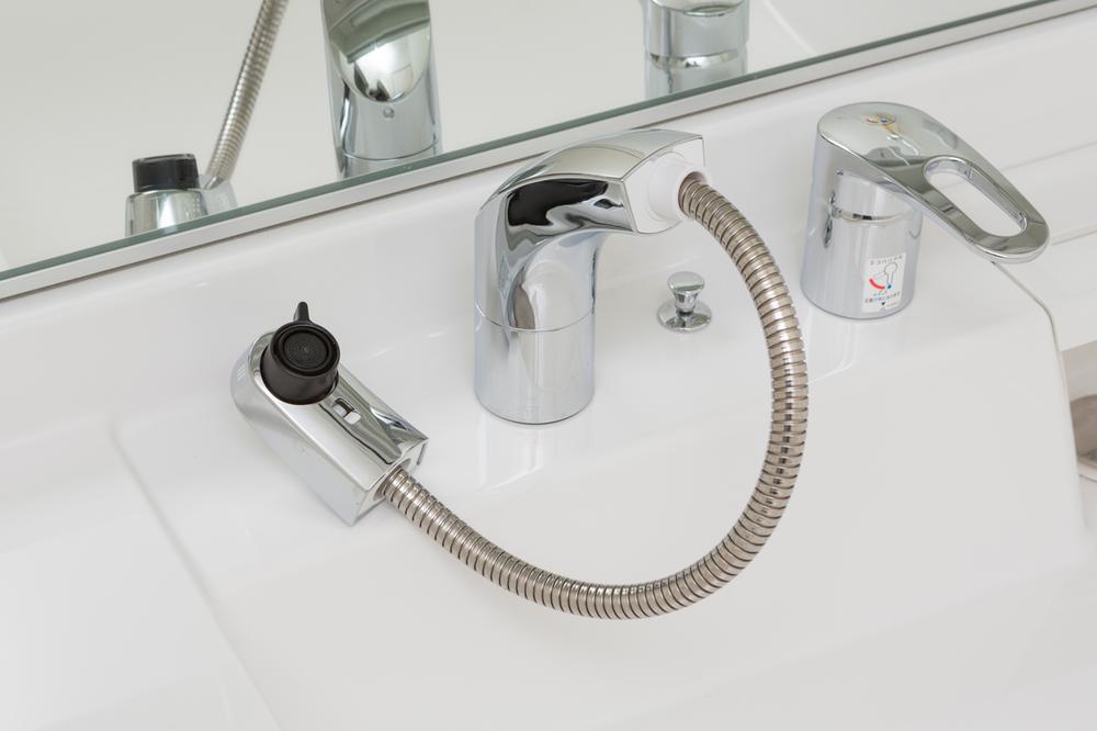 Other Equipment. With pull out the hose, It is also useful in cleaning basin bowl.