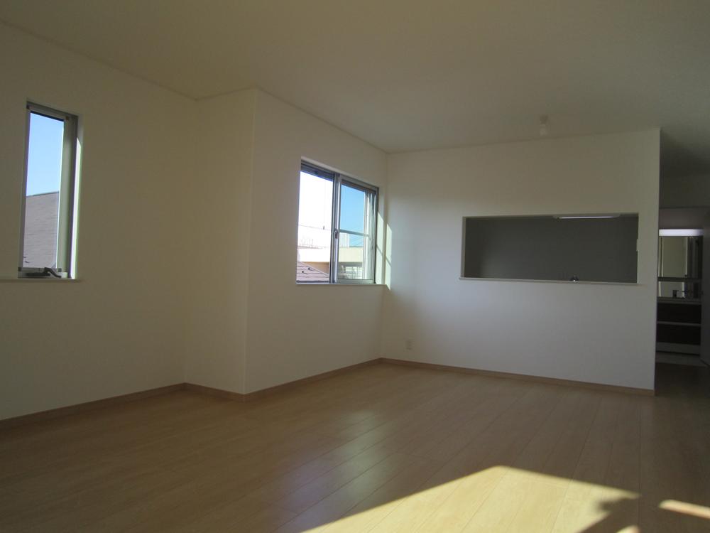 Living. Spacious LDK.