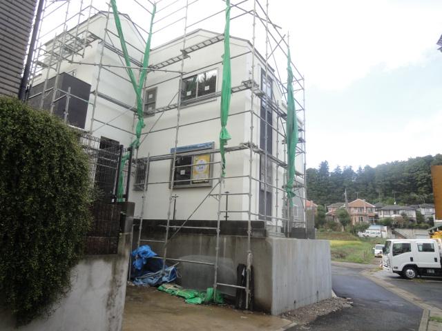 Local photos, including front road. 7 Building the east side is facing the entire surface road.