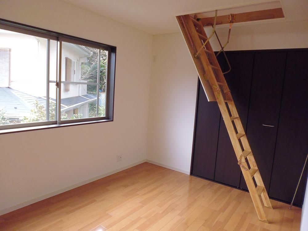 Non-living room. 8 Building