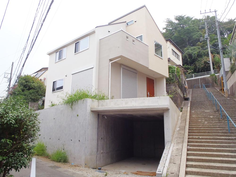 Local appearance photo. Local (10 May 2013) Shooting