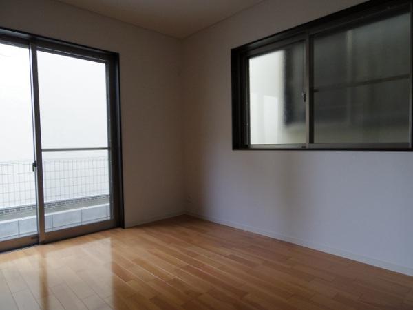 Non-living room. Indoor (12 May 2013) Shooting