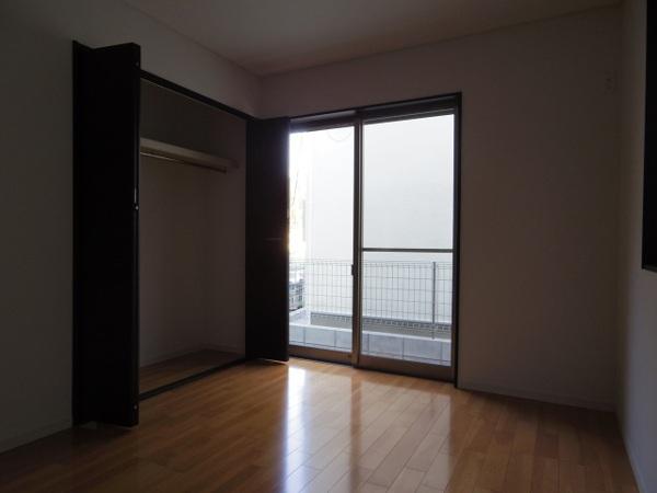 Non-living room. Indoor (12 May 2013) Shooting