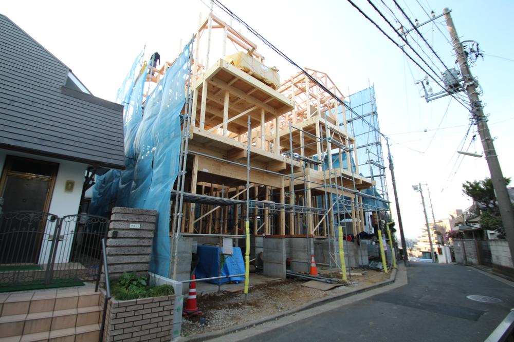 Local appearance photo. Local (12 May 2013) Shooting