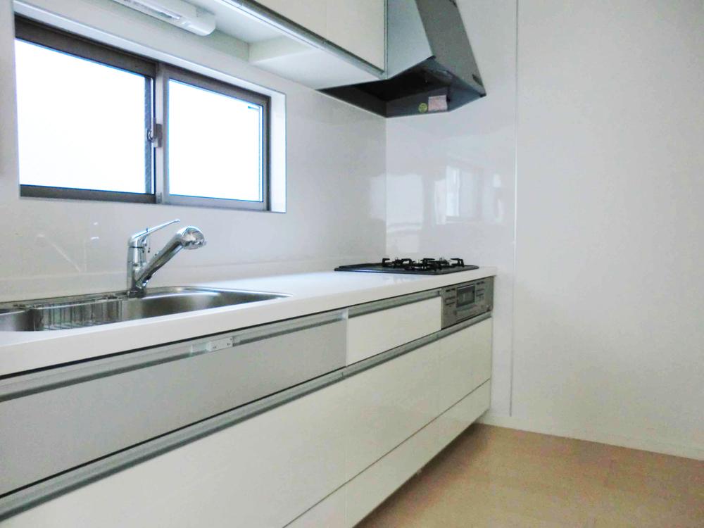 Kitchen. Indoor (11 May 2013) Shooting