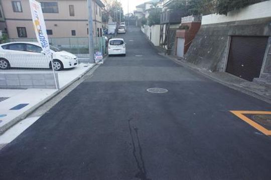 Local photos, including front road. Frontal road