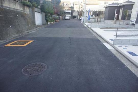 Local photos, including front road. Frontal road