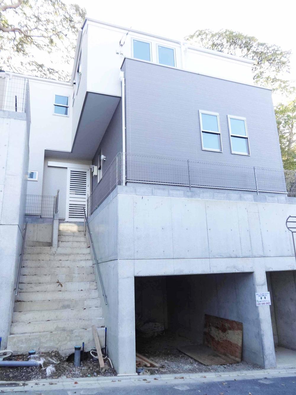 Local appearance photo. Local (11 May 2013) Shooting