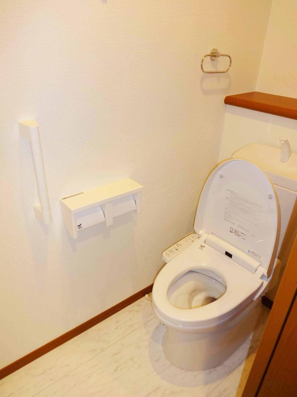 Toilet. Indoor (11 May 2013) Shooting