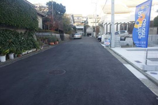 Local photos, including front road. Frontal road