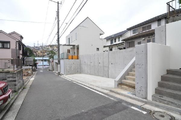 Local photos, including front road. It is located in a quiet residential area