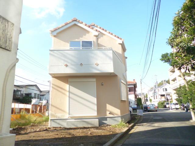 Local photos, including front road. Local (10 May 2013) Shooting