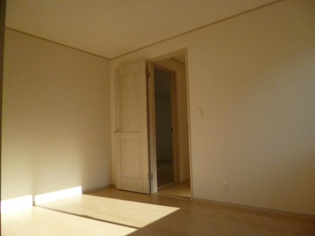 Non-living room. Indoor (10 May 2013) Shooting