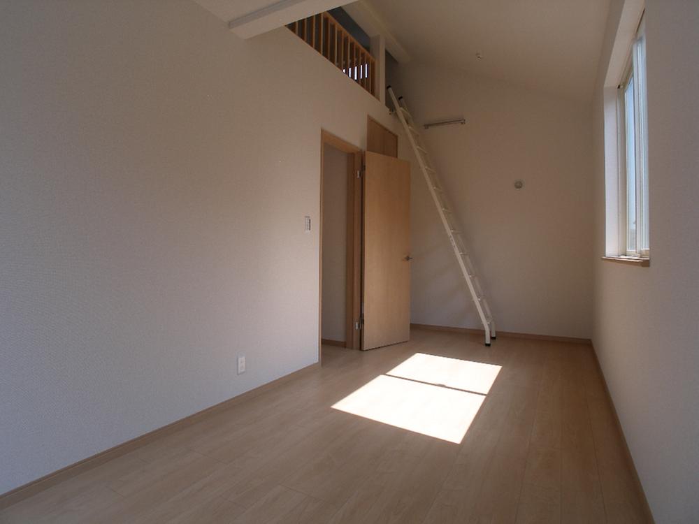 Non-living room. Room with a loft!