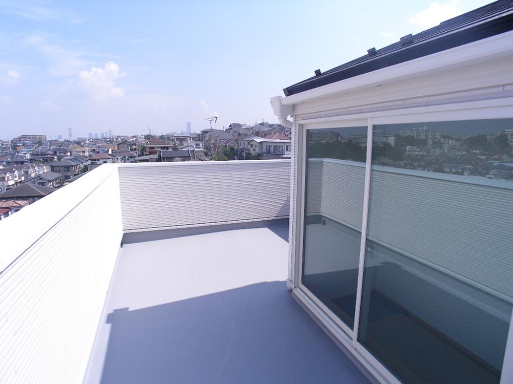 Balcony. Sky deck 8 pledge!