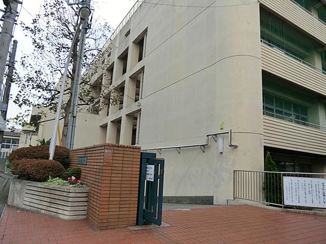 Junior high school. School peace of mind near 210m junior high school to Yokohama Municipal Heiraku junior high school