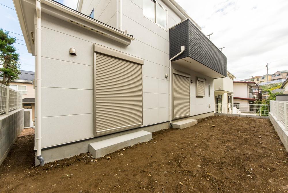 Local appearance photo. Spacious garden with