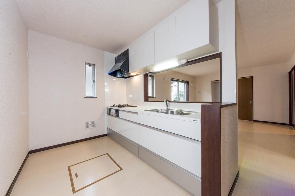 Kitchen. Excellent system kitchen in functionality