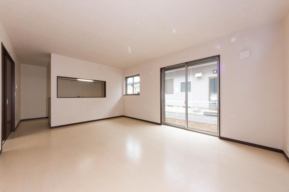 Living. Popular face-to-face kitchen adopted