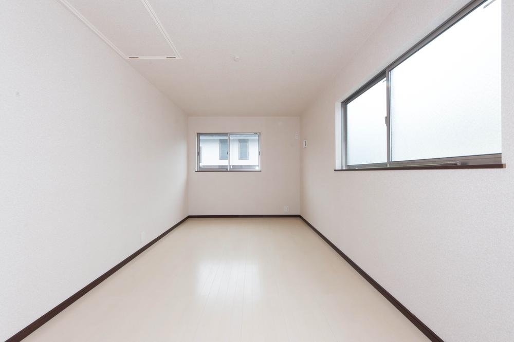 Non-living room. Bright living room with two-sided lighting