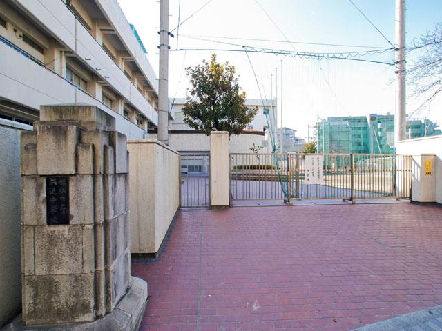 Junior high school. 1070m to Yokohama Municipal Kyoshin junior high school