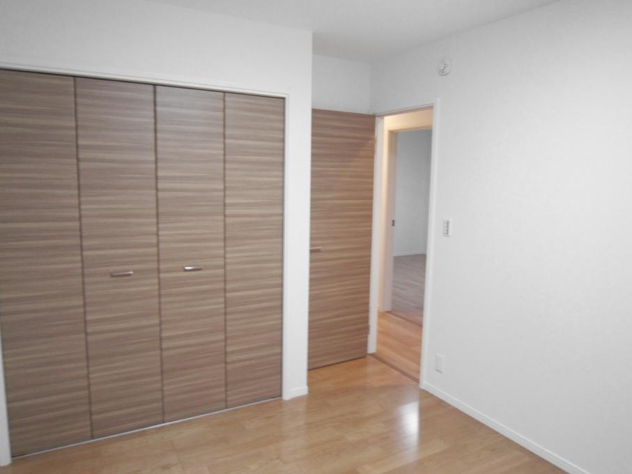 Non-living room. Local (12 May 2013) Shooting