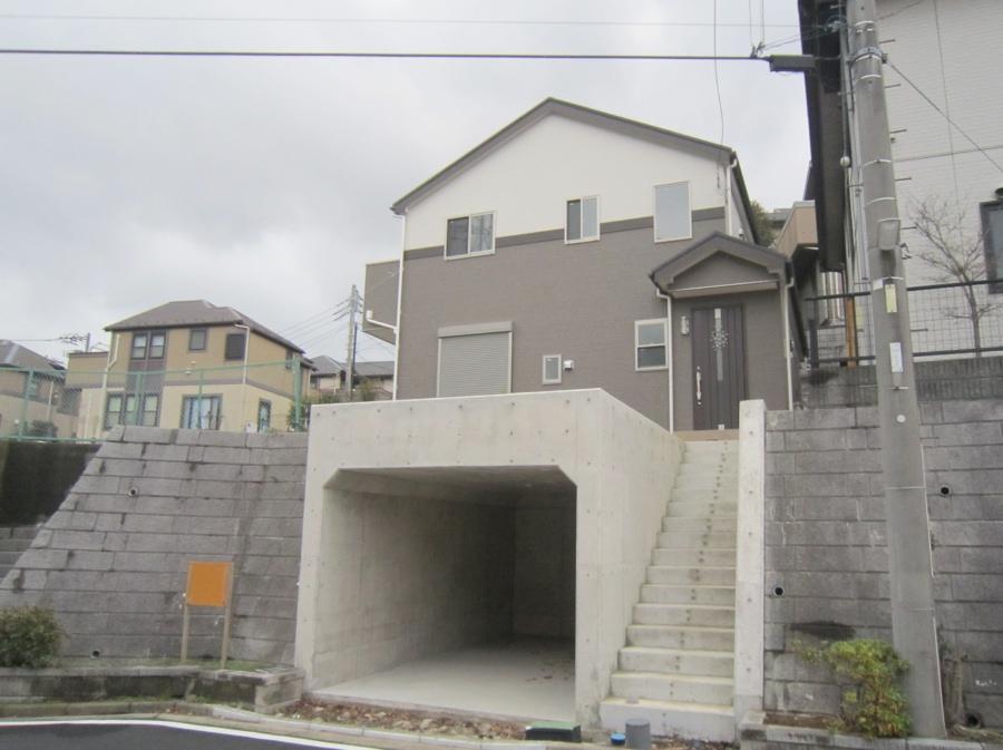 Local photos, including front road. Local (12 May 2013) Shooting