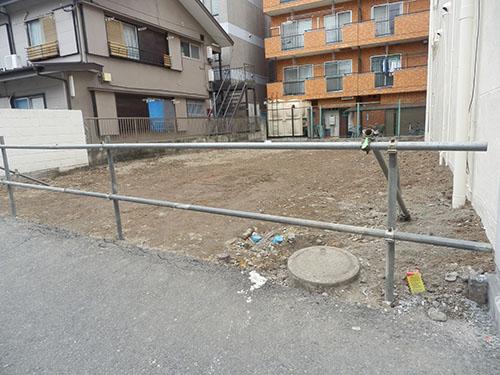 Local land photo. Flat to the station. Walk is 4 minutes!