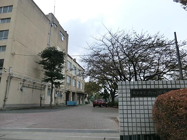Junior high school. 900m to Yokohama Municipal Mutsukawa junior high school