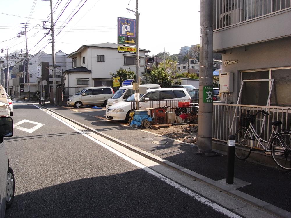 Local photos, including front road. Front road pavement has been developed. 2013 November 5 shooting