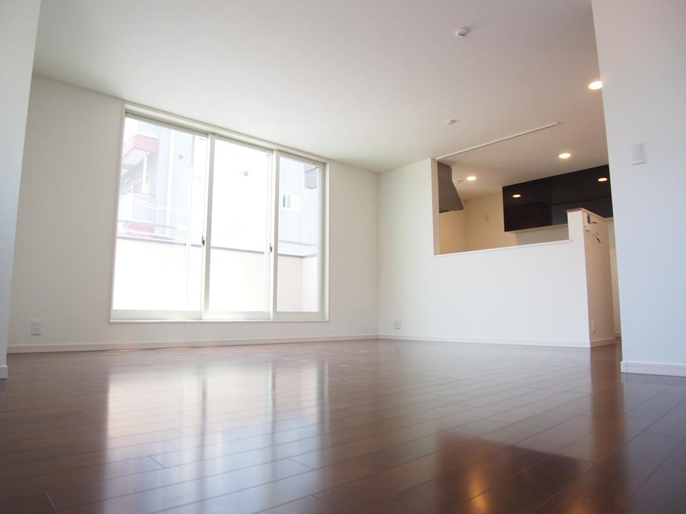 Same specifications photos (living). The company example of construction (living)