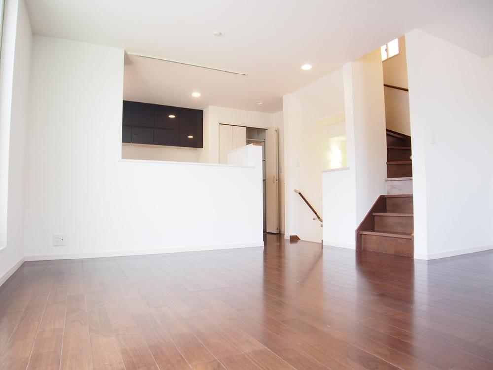 Same specifications photos (living). The company example of construction (living)