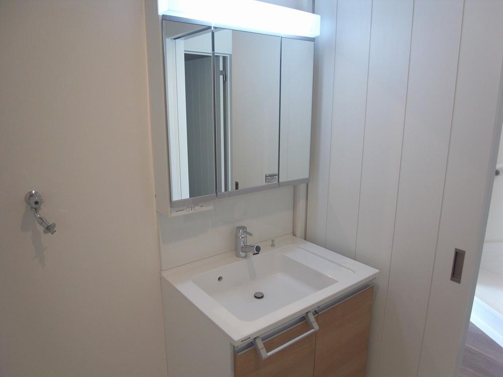 Wash basin, toilet. Indoor (September 2013) Shooting