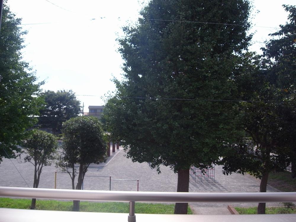 View photos from the dwelling unit. View from local (September 2013) Shooting