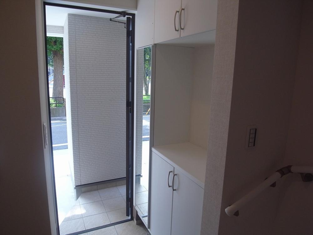 Entrance. Local (September 2013) Shooting