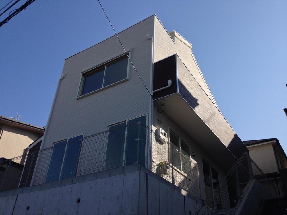 Local appearance photo. Local (12 May 2013) Shooting