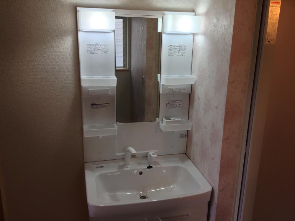 Wash basin, toilet. Wash basin (12 May 2013) Shooting