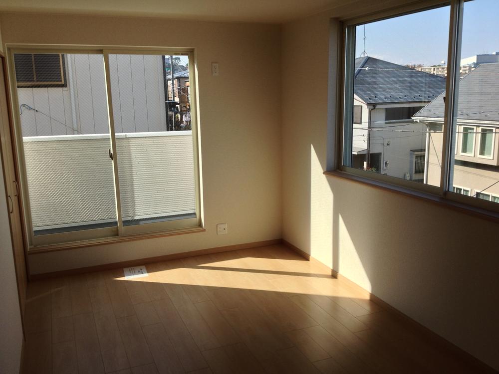 Non-living room. Indoor (12 May 2013) Shooting