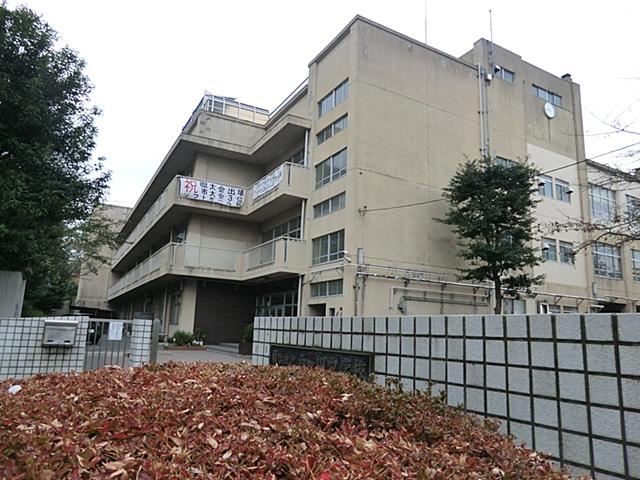 Junior high school. 700m to Yokohama Municipal Mutsukawa junior high school